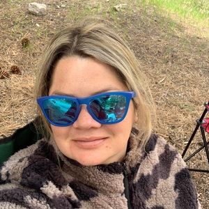 Meet your Posher, Claudia